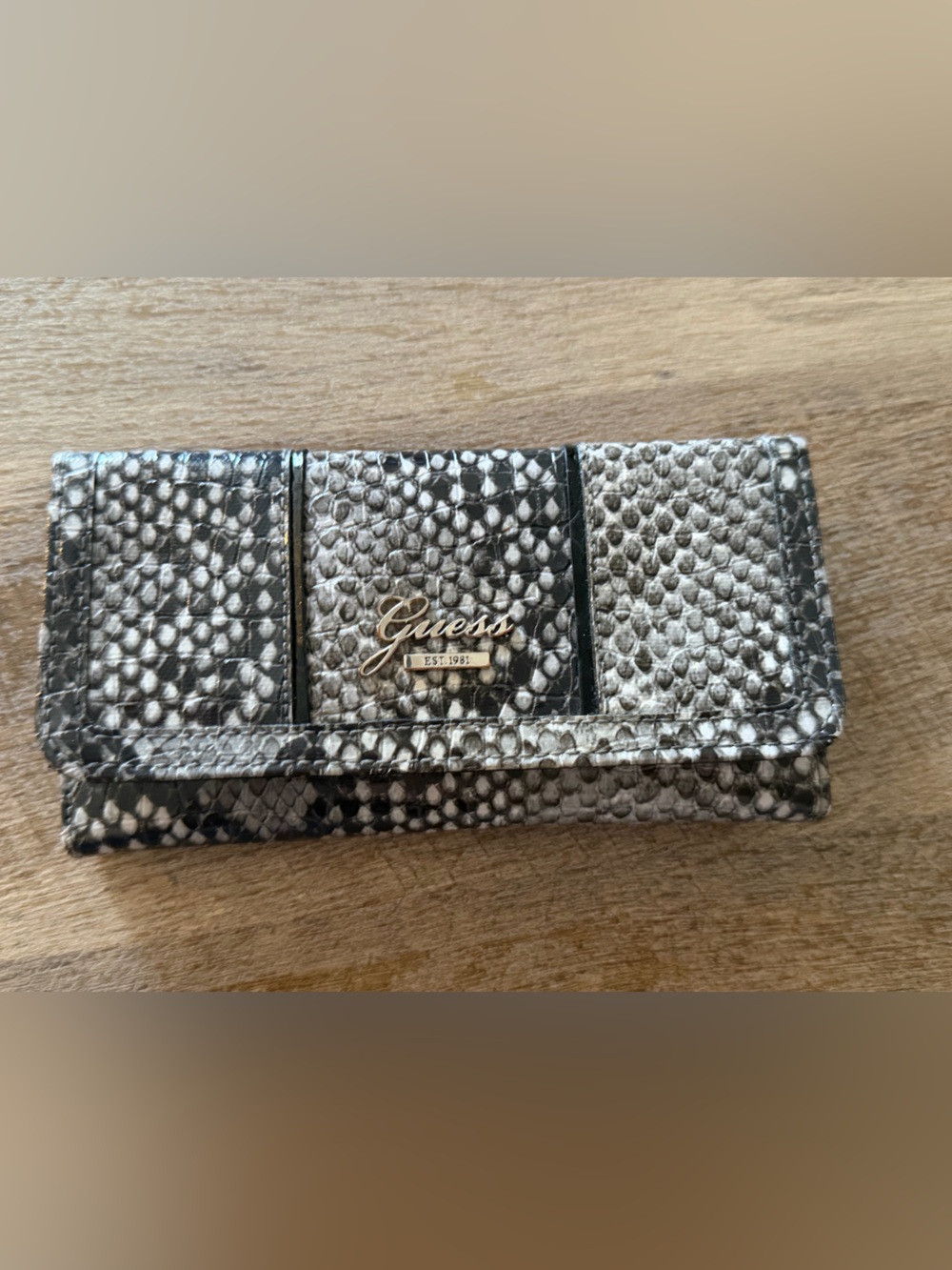 Guess Black & White Snake-Print Trifold wallet